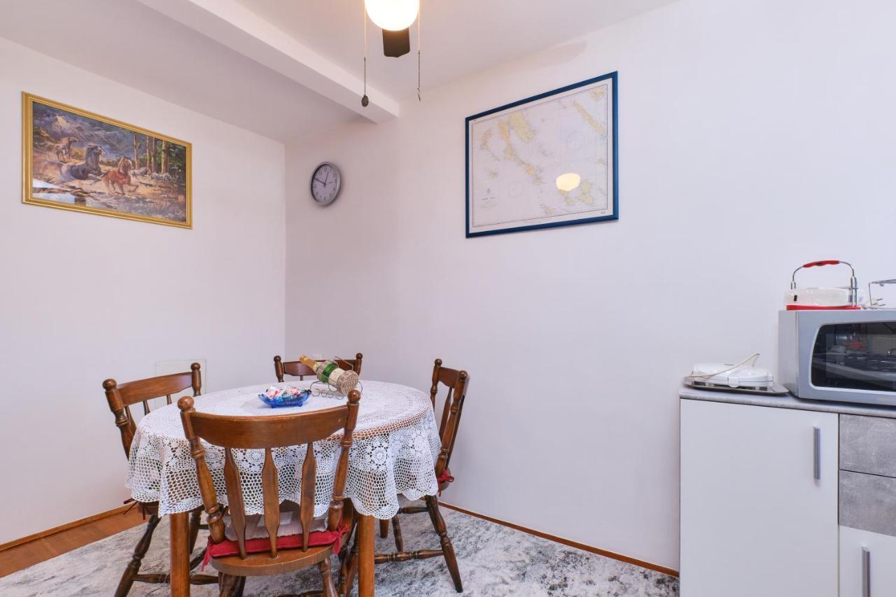 Apartman Ana Mali Losinj Luaran gambar